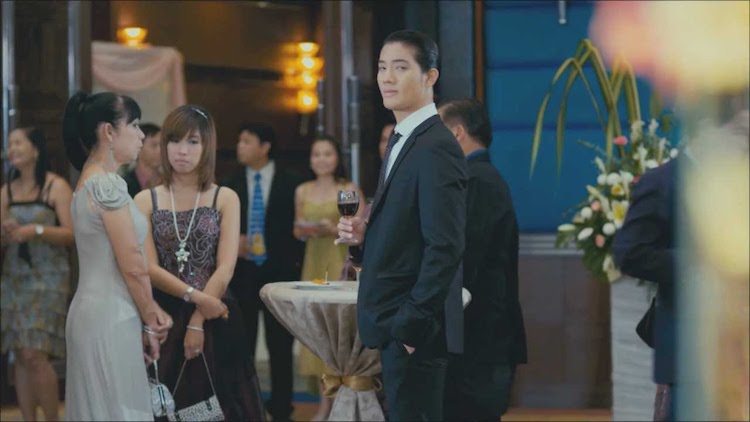 30 single on sale Thai movie review